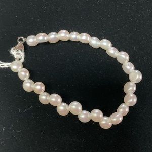 Freshwater Pearl bracelet. 925 silver clasp